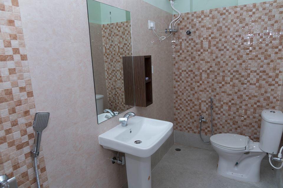 Rajhans Hotel & Resort Phalta Екстериор снимка