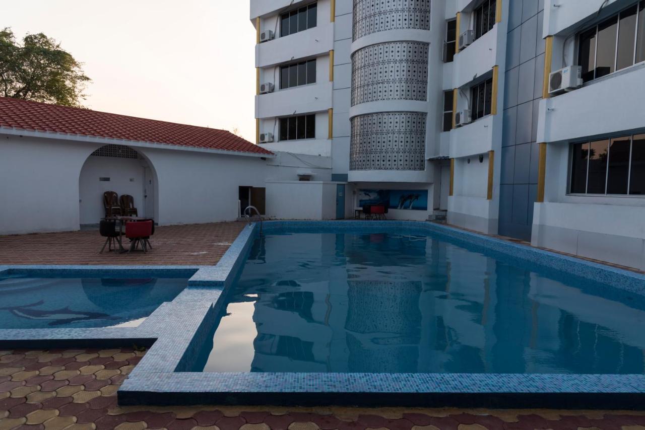 Rajhans Hotel & Resort Phalta Стая снимка